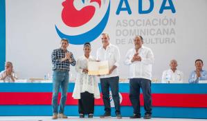 Abinader inaugura centro del ITLA en Moca y entrega subsidios a productores de huevos