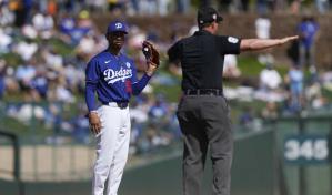 Betts juega 6 innings como campocorto; Dodgers sufren por lesiones de sus lanzadores