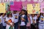 Familiares y amigos de Paula Santana exigen justicia en acto a favor de los derechos de la mujer