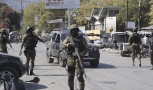 EE.UU. envía soldados para reforzar seguridad en su embajada en Haití