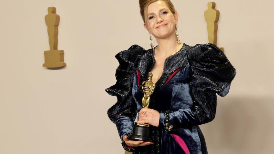 Poor Things toma la delantera en los Óscar con tres estatuillas a media gala