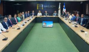 Valdez Albizu pasa revista con el Conep sobre la economía dominicana