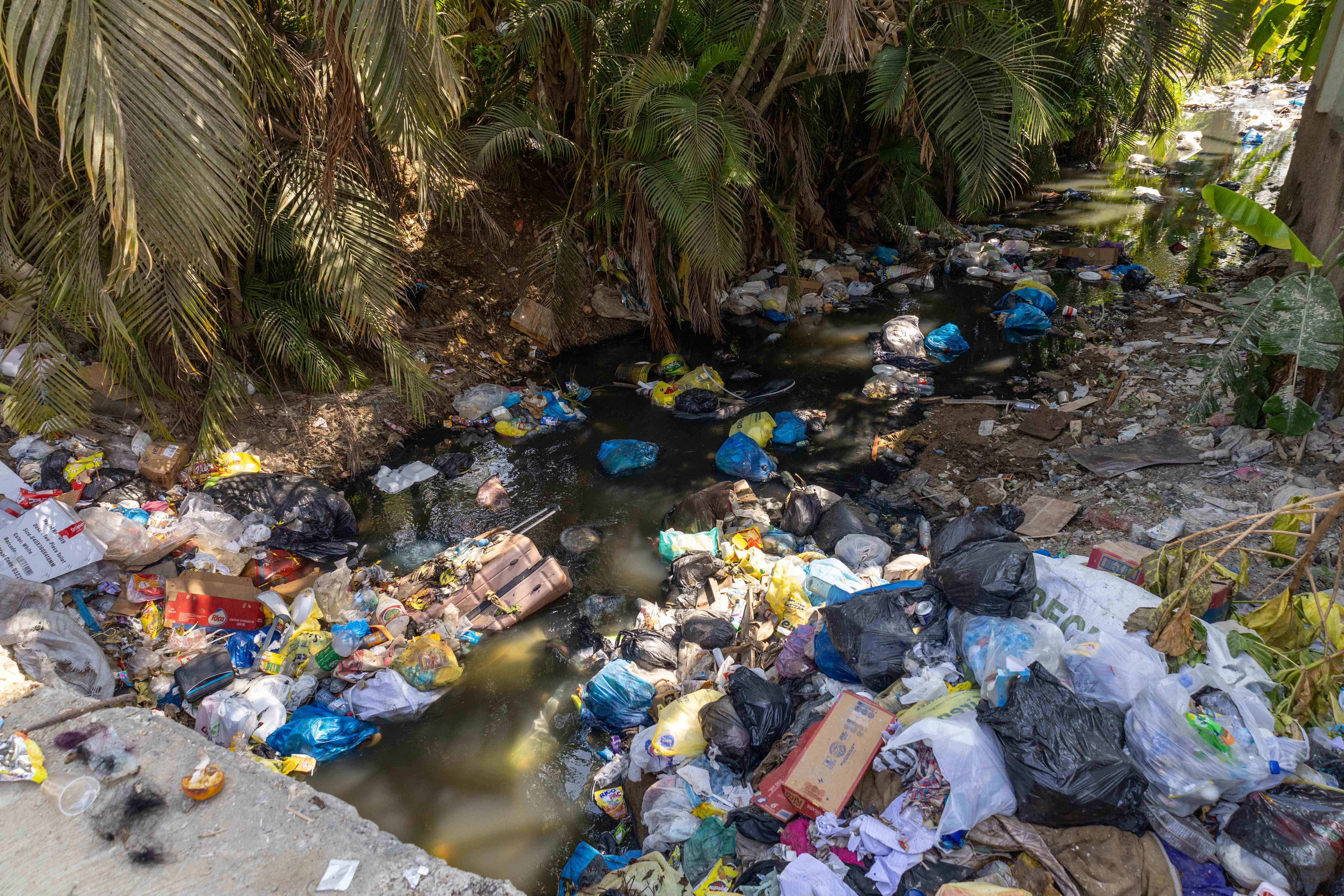 Cañada con basura