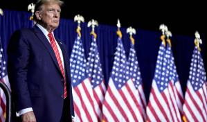 Trump pide aplazar juicio donde se le acusa de pagar a cambio de silencio