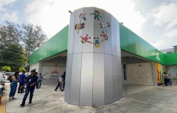 Incertidumbre embarga parientes de afectados por fuego en Carnaval de Salcedo