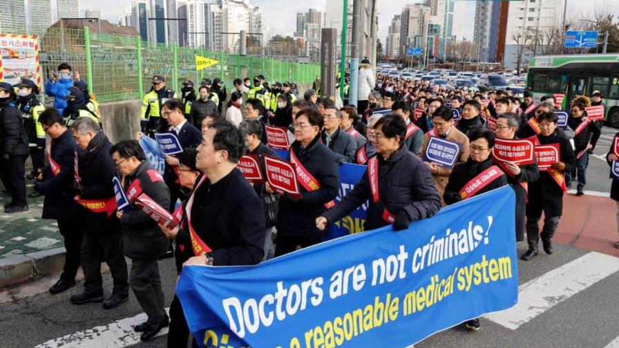 El Gobierno surcoreano alza la voz ante la huelga masiva de médicos jóvenes