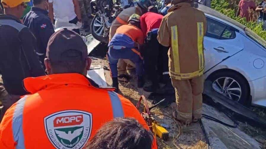 Choque entre un carro y un camión deja un muerto en la carretera de San Pedro de Macorís