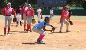 Softbol femenino se prepara para el clasificatorio sub-18