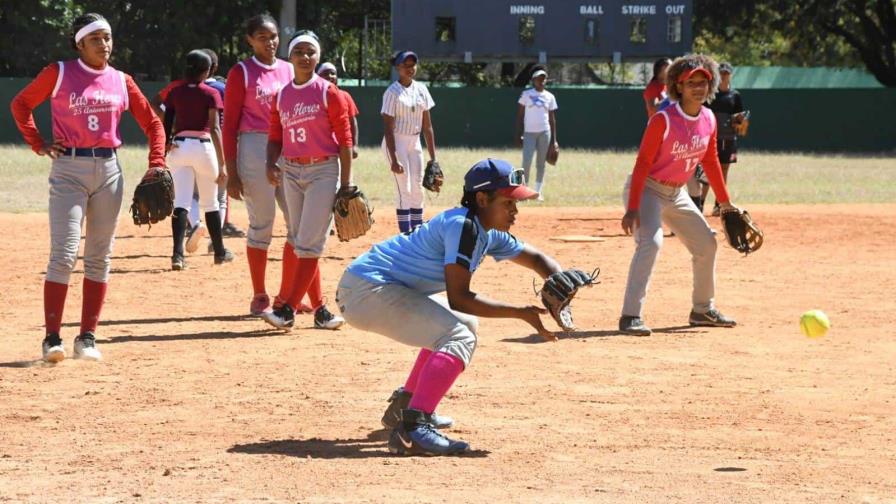 Softbol femenino se prepara para el clasificatorio sub-18