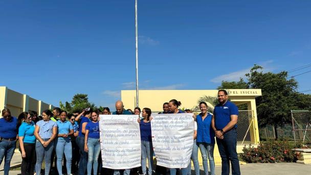 Profesores de las escuelas de Moca no impartieron clases este martes