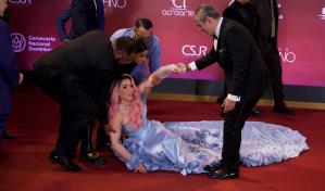 Karen Yapoort gana su primer Premio Soberano en Programa de Temporada y se cae en la alfombra