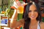 Natti Natasha agradece apoyo de sus fanáticos desde un colmadón de República Dominicana