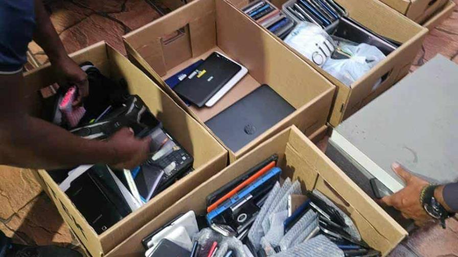 La Policía recupera 420 celulares robados en operativo en Villa Francisca
