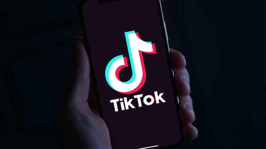 Italia multa a TikTok con 10 millones de euros por el reto de la cicatriz francesa