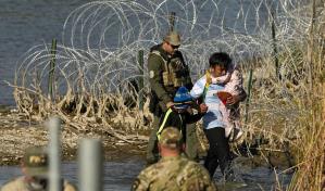 El Tribunal Supremo de EE.UU. extiende bloqueo a ley que permitiría a Texas detener a migrantes