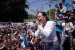 “Más fuertes que nunca”: la rival de Maduro se aferra a su candidatura en Venezuela