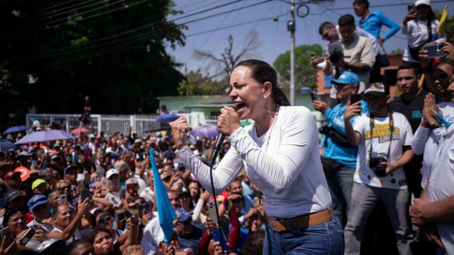 “Más fuertes que nunca”: la rival de Maduro se aferra a su candidatura en Venezuela