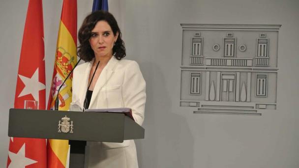 Isabel Ayuso recomienda a Pedro Sánchez tomar vacaciones en RD luego de pedir su dimisión