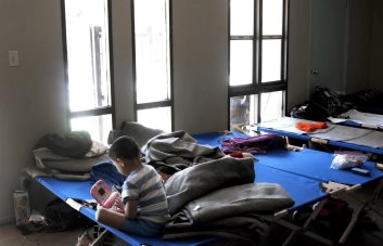 Aumentan casos de sarampión en un refugio para migrantes de Chicago
