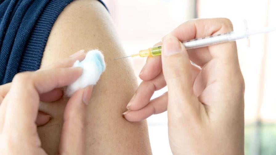 EE.UU. actualiza recomendación de vacuna de sarampión para viajeros internacionales