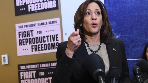 Kamala Harris visita una clínica de Planned Parenthood en apoyo a derechos reproductivos