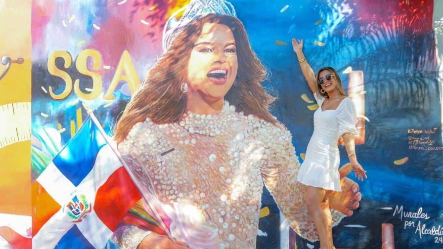 Santiago rinde homenaje a Clarissa Molina con un mural