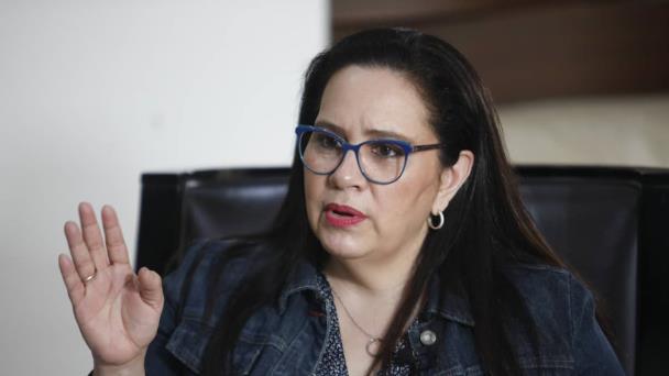 Ex primera dama de Honduras dice que su candidatura a la presidencia no es para protegerse