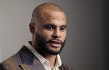 Mujer acusa a Dak Prescott de agresión sexual luego que el QB de Dallas le demandó por extorsión