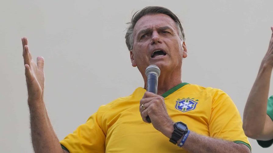 Bolsonaro desvió regalos por 1.2 millones de dólares para su beneficio, según la Policía