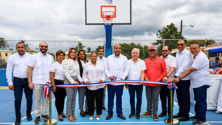 Inauguran cancha en San Luis con apoyo de Banreservas
