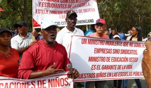 Profesores y alumnos de Villa Altagracia protestan tras intoxicaciones por fumigación en empresa
