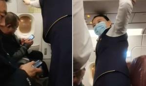 Un pasajero ebrio intentó abrir la puerta de emergencia de un avión en pleno vuelo