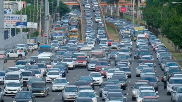 Largos tapones se registran este viernes en Santo Domingo