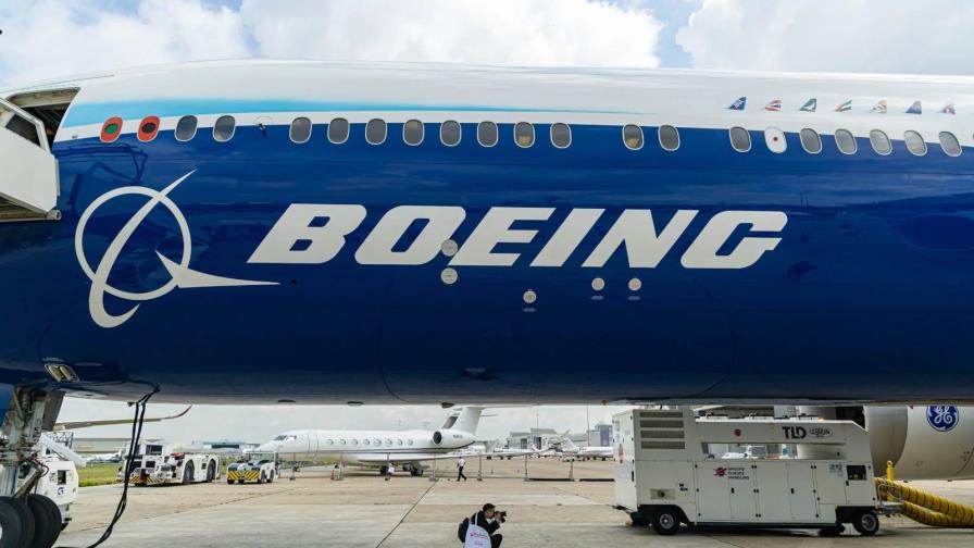 Regulador de Estados Unidos investiga el avión Boeing que aterrizó sin un panel el viernes en Oregón