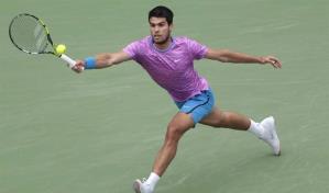 Alcaraz revalida su título en Indian Wells; Swiatek se consagra al pasarle encima a Maria Sakkari