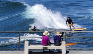 ¿Qué hace feliz a la gente? Legisladores de California quieren descubrirlo