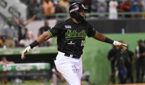 Escogido firma al jardinero Sócrates Brito y al lanzador Phillips Valdez