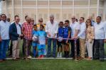 El presidente Luis Abinader inaugura el campo de fútbol Leonel Plácido