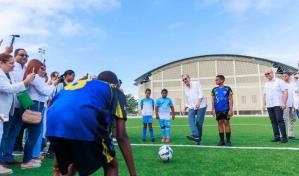 Presidente Abinader deja inaugurada la remodelación del campo de fútbol Leonel Plácido