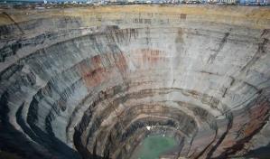 Al menos 13 mineros bloqueados tras derrumbe en una mina de oro en el Lejano Oriente ruso