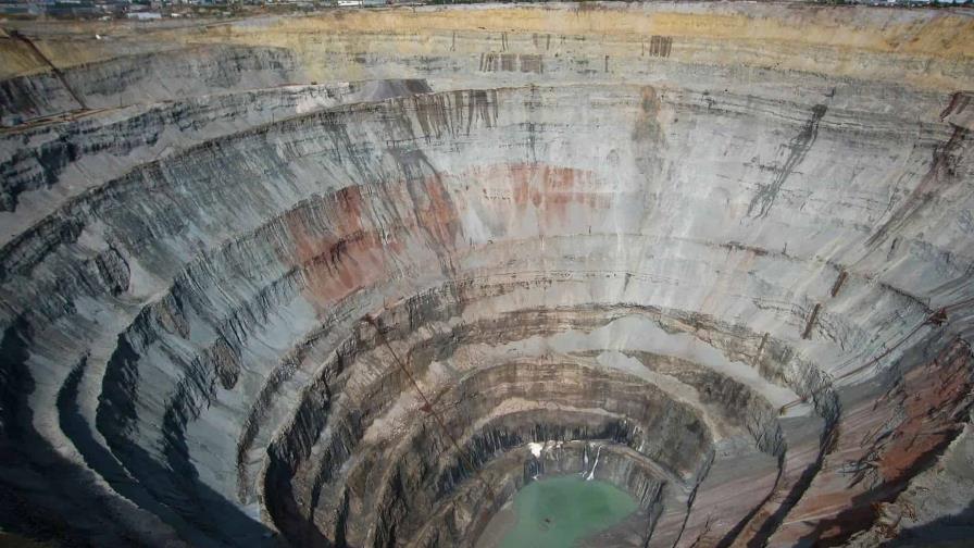 Al menos 13 mineros bloqueados tras derrumbe en una mina de oro en el Lejano Oriente ruso