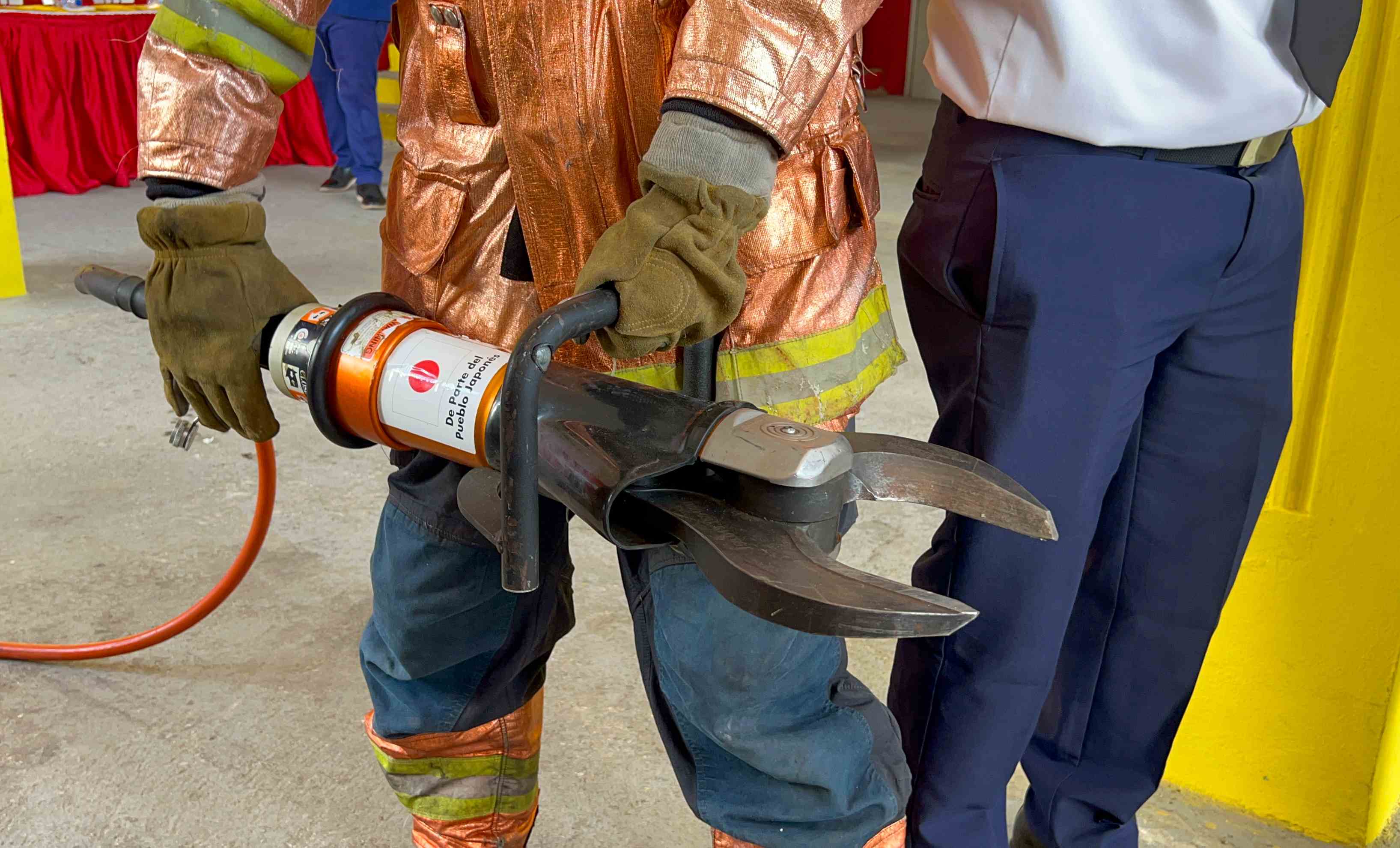 Máquina de extricación donada por Japón a los bomberos de San Luis.