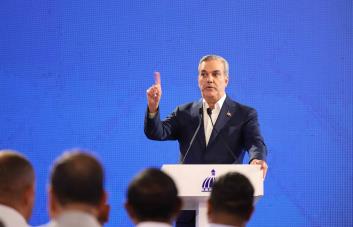 Abinader rechaza pedido de suspender LA Semanal con la Prensa