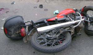 Camioneta embiste motocicleta y mueren sus tres ocupantes en Fantino