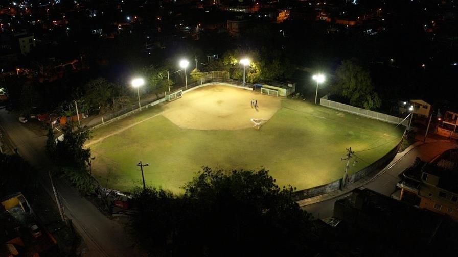 Edesur iluminó con luces LED estadio de softball Diógenes Cuesta de San Cristóbal