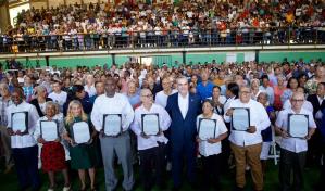 Abinader entregó más de 3,000 títulos de propiedad a residentes de SDE