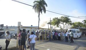 Incendio en La Victoria: Familiares de presos están desesperados por obtener informes