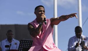 Miles de personas danzan al son de la clave en el Día Nacional de la Salsa en Puerto Rico