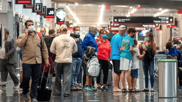 Aeropuerto de Miami bate récord de pasajeros en comienzo de vacaciones del Spring Break