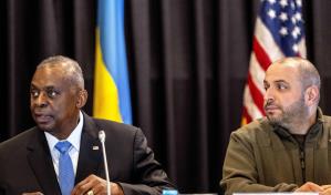 Secretario de Defensa de EEUU promete mantener ayuda a Ucrania pese a estancamiento en el Congreso